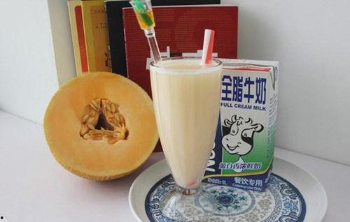 哈密瓜可以和牛奶一起吃吗,健康美味两不误