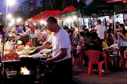 夜宵群众吃瓜视频